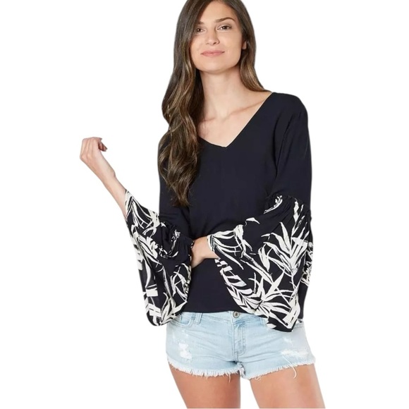 Billabong Island Folk Pieced Crinkle Wide Flare Sleeve Lightweight Top - Picture 1 of 8
